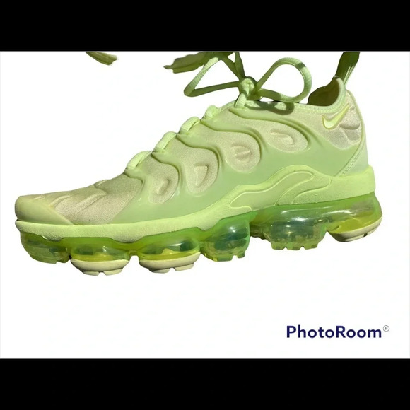 Women’s Nike Air VaporMax Plus Barely Volt Neon Yellow - Picture 5 of 10